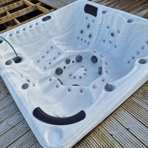 hot-tub-cleaning